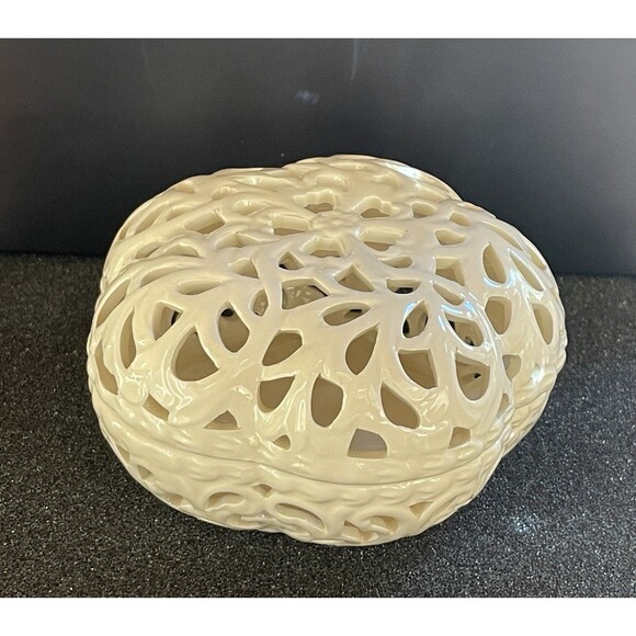 VTG Oleg Cassini White Porcelain Lace Trinket Box W Lid 4.25” Jewelry Potpourri - Picture 3 of 9